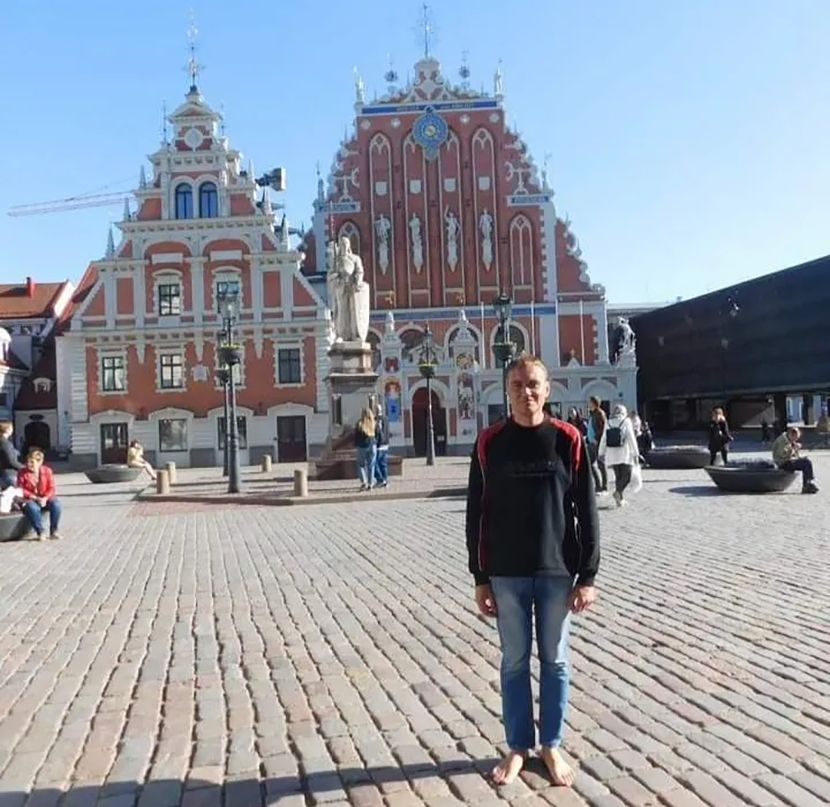 Србин десет години шета бос низ светот: Луѓето ме гледаат чудно, ама веќе не ми е непријатно