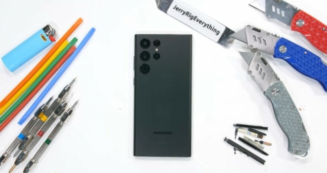 Тест на издржливост: Samsung Galaxy S22 Ultra е направен како тенк (ВИДЕО)