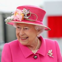 (Фото) Кралицата Елизабета првпат во историјата на насловната на „Вог“