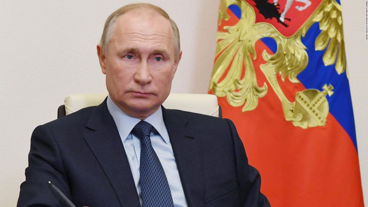 (Фото) „Шарли ебдо“ го претстави Путин како мајмун со микропeниc