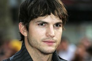 Цел живот барам лек за болеста на брат ми, да можам ќе му го дадам и срцево: Ештон Кучер и неговата животна приказна