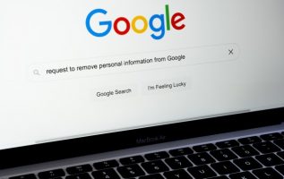 Google ги отстранува телефонските броеви и адресите од резултатите од пребарувањето по барање