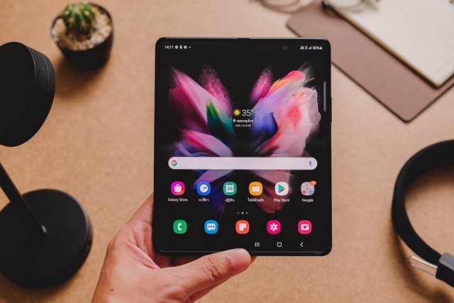 Samsung Galaxy Z Fold 4 нема да има поголема батерија