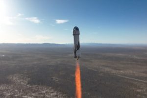 ВИДЕО: Blue Origin испрати уште шест луѓе на суборбитален вселенски лет