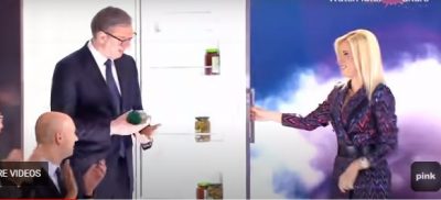 (Видео) Вучиќ пак излезе од фрижидер, и тоа среде емисија