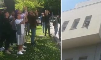 (Видео) Фудбалерите на Болоња му пееја на Михајловиќ под прозор од болницата