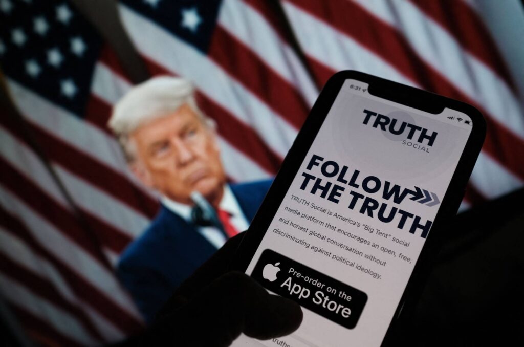Голем неуспех на Truth Social на Трамп: Речиси милион и пол корисници воопшто не можат да влезат во апликацијата