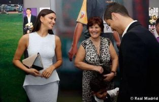 Никогаш нема да ја оставам за друга жена, Роналдо раскажа како ја оставил Ирина Шајак поради мајка му