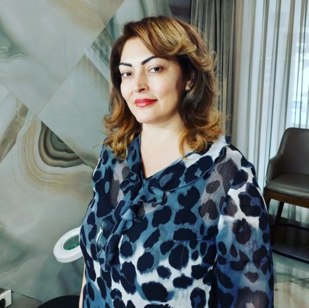 (Фото) Tатјана Стојановска направи корекција на усните