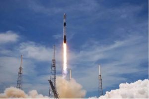 SpaceX го лансираше првиот „крипто сателит“