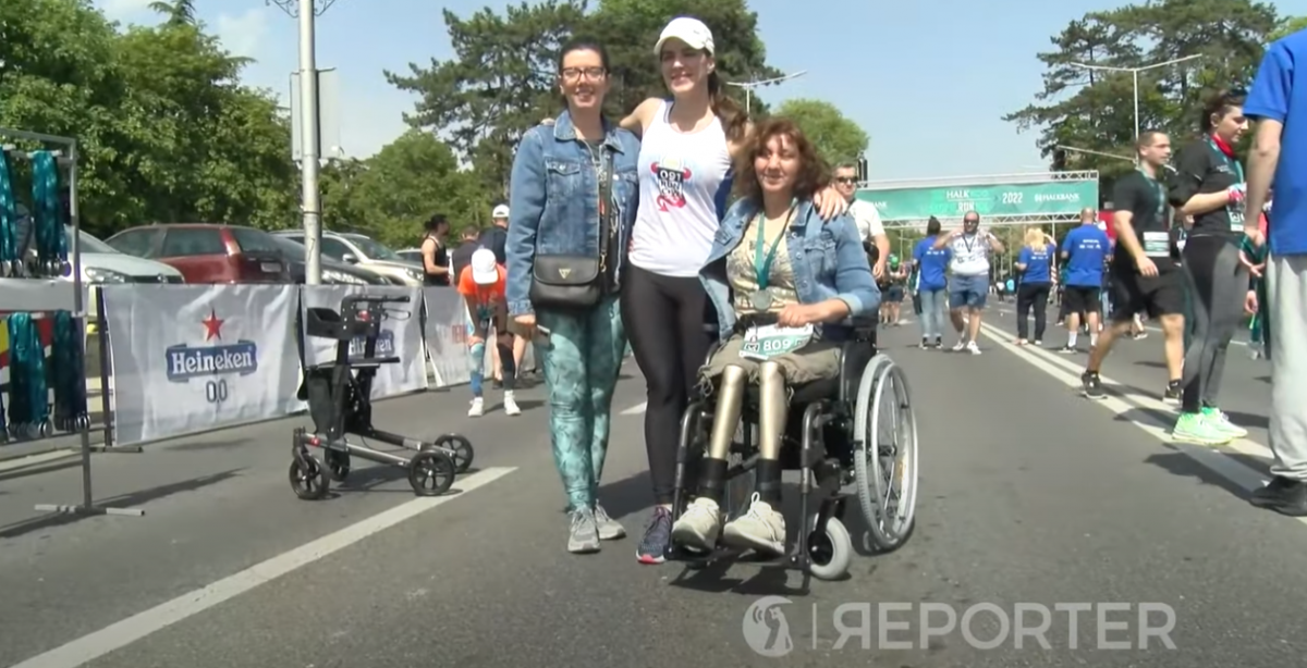 (Видео) Импровизирани рампи, немање тоалети, паркирани возила на места за инвалидитет: Секојдневието на Снежана Караџовска која ги изгуби двете нозе во сообраќајка