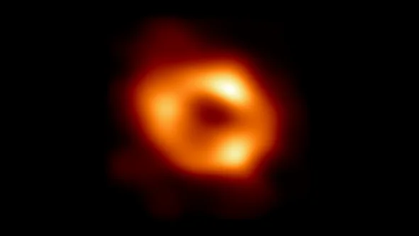 (Видео) Објавени првите фотографии од огромната црна дупка во центарот на нашата галаксија
