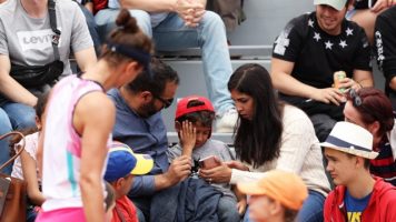 (Видео) Тенисерка со рекет удри дете на „Ролан Гарос“