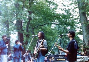 "Леб и сол" првпат ја отсвиреа "Чукни во дрво" пред 33 години на 2 мај во Градски парк