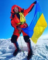 Украинското знаме треба да се вее на врвот на Еверест, како симбол на непобедливост порача од највисокиот врв украинката Антониа Самоилова