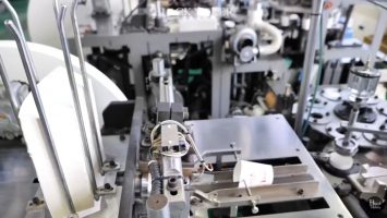 Јужнокорејските фабрики забрзано ги менуваат работниците со роботи