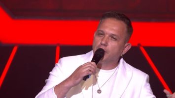 (Видео) Македонецот Бобан Цаневски со песна на Аки растури во „Никогаш не доцна“ и влезе во финалето