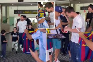 Навивачите го пречекаа Меси на аеродромот во Барселона