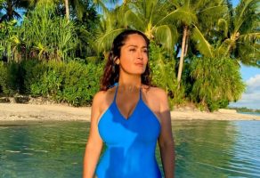 Селма Хаек призна дека морала да ослабе за да облече бикини