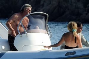 (Фото) Едноставни и опуштени, Курт Расел и Голди Хоун на одмор во Грција