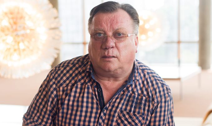 Халид Бешлиќ итно примен во болница поради операција на срцето