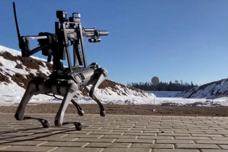 ВИДЕО: Роботско куче од домашно производство е вооружено со пушка и може да пука