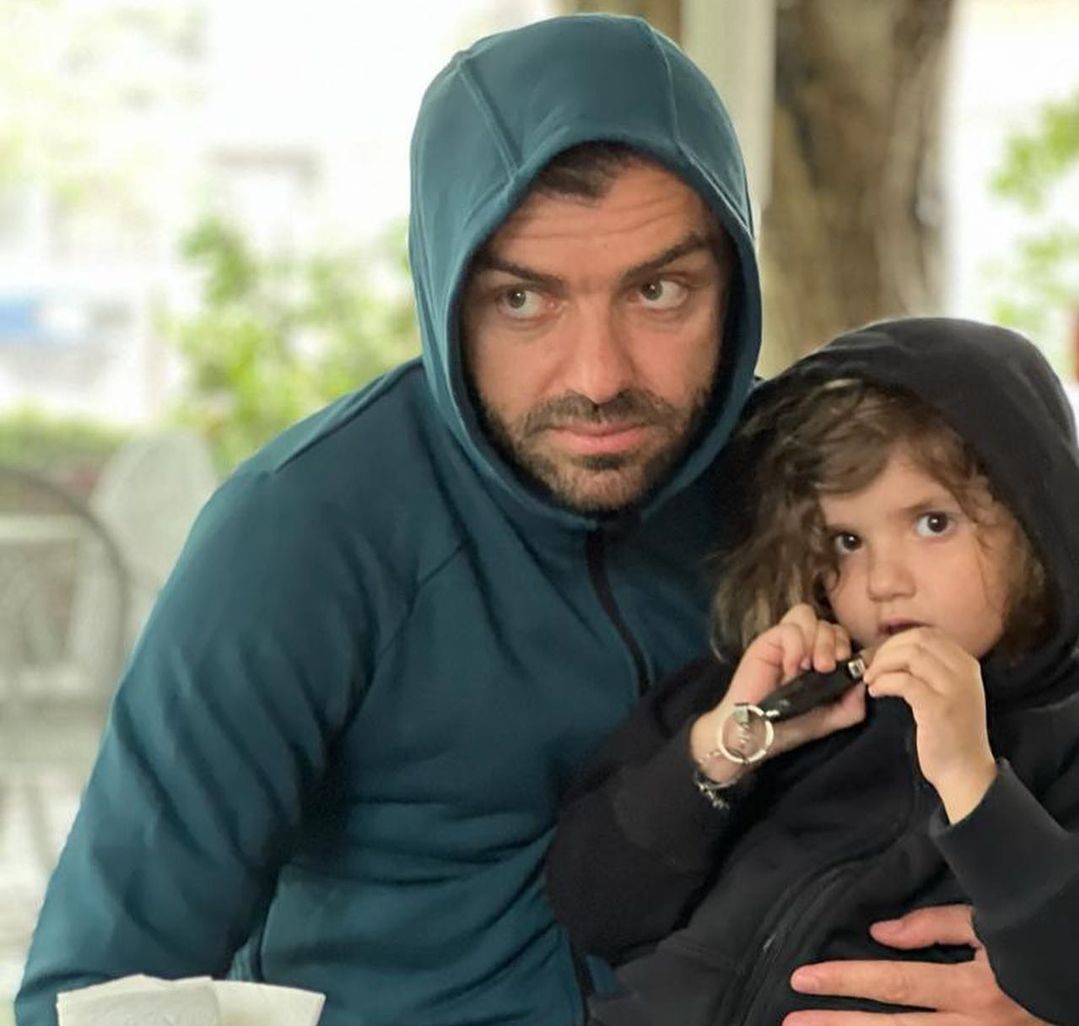 Пандев низ фотографии сподели роденденска честитка за ќерката Софија