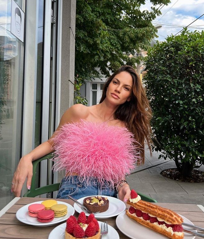 Си ја бркам моја работа, вели Данијела по разводот со Огнен Амиџиќ