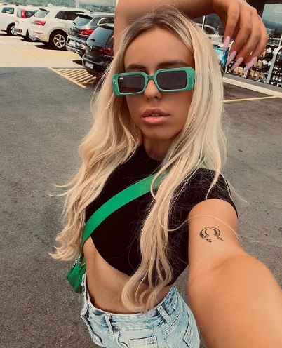 (Фото) Антонија Гиговска се соблече топлес и кажа дека ќе си го смени името