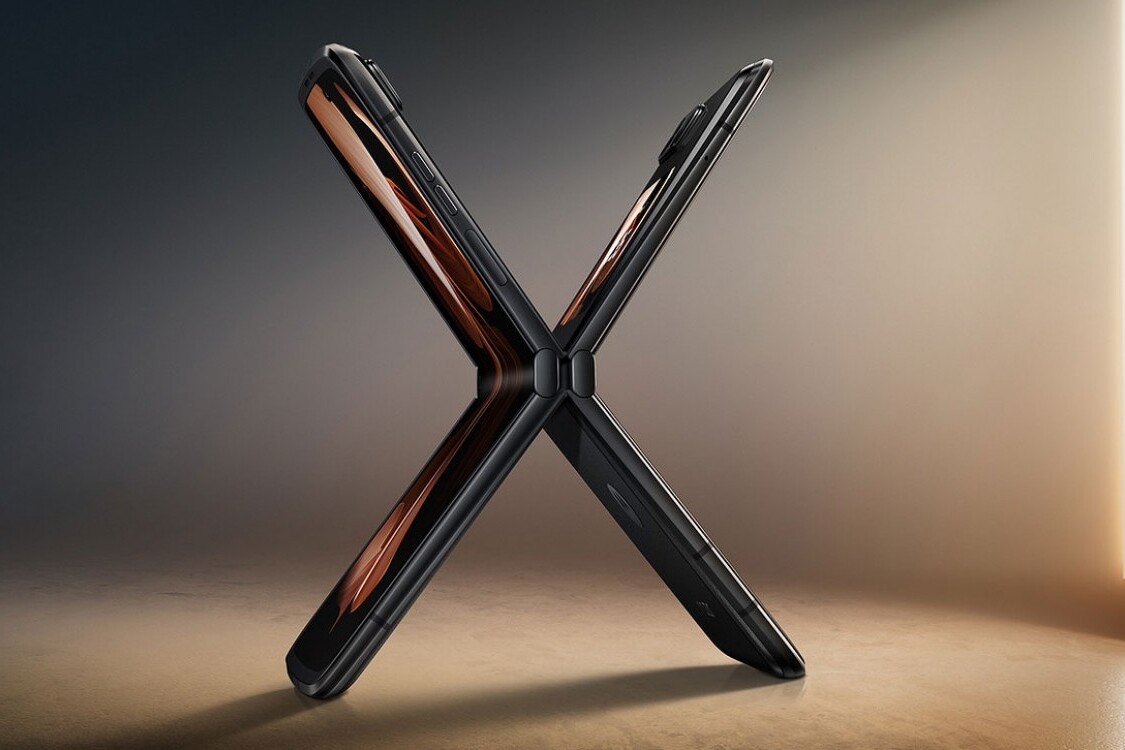 ВИДЕО: Motorola го претстави предводникот Moto Razr 2022