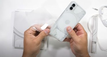 ВИДЕО: Nothing Phone (1) на тестот за издржливост – се или ништо