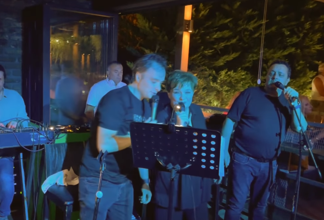 (Видео) Дац и Александар ја вратија Росана на сцената, незаборавна ноќ со евергринот „Едно срце имам“