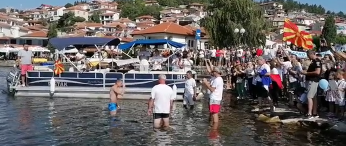 (Видео) Марко Пејчиновски преплива 64 километри во Охридското Езеро и го оствари својот сон на Голема Богородица