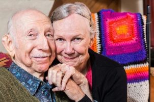 99-годишен дедо поднесе барање за развод оти дознал дека сопругата го изневерила пред 60 години