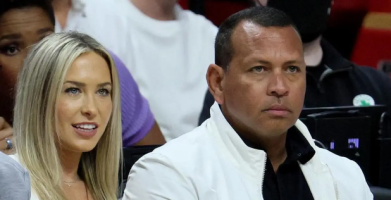 Алекс Родригез раскина со новата девојка