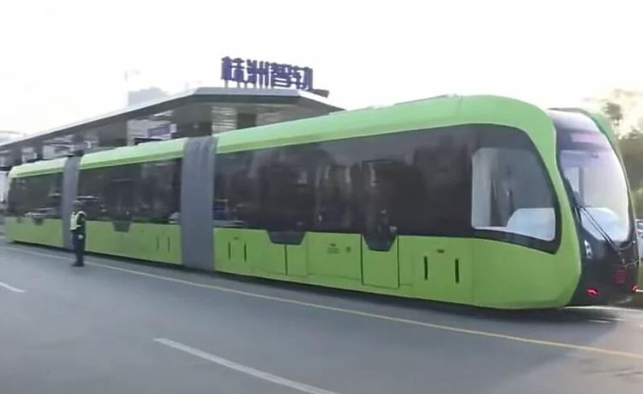 ВИДЕО: Кинезите користат самоуправувачки трамваи кои не се движат по шини