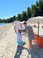 (Видео) Ај сега кажи си да - Бомбакис ја побара девојка сѝ за жена