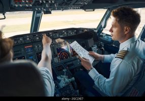 (Видео) Нема да полетам, ако не престанете да си праќате голи фотографии: На пилот му преседна од патниците