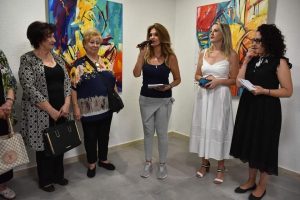 (Галерија) Изложба во спомен на починатата Андријана Мациев за нејзиниот роденден: Јулија ги претстави нејзините најдобри уметнички дела