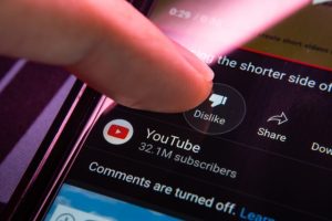 Копчето дислајк на YouTube служи само како украс?