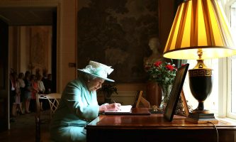 Кралицата оставила тајно писмо кое ќе се отвори дури по 63 години