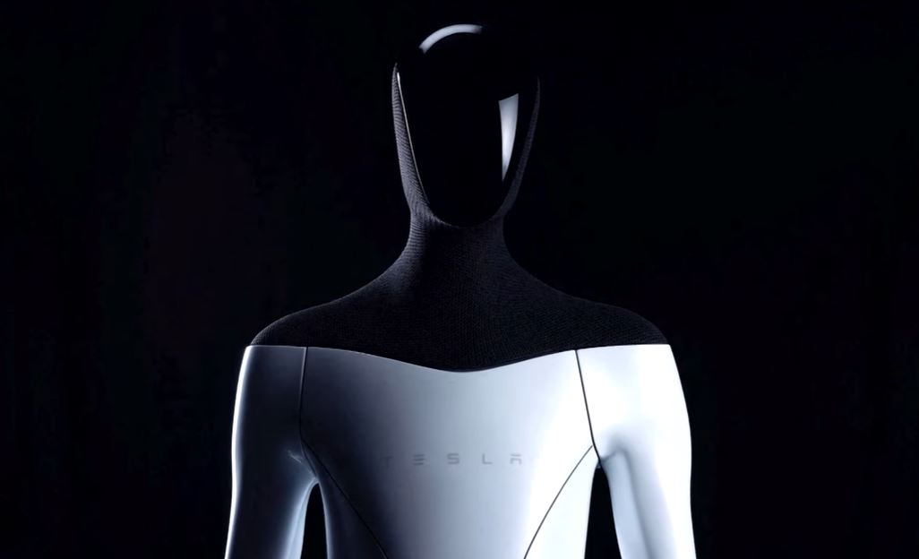 Маск: Роботот Оптимус може да се користи во домаќинствата