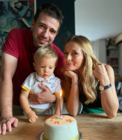 (Фото) Си посакувам само да сте ми живи и здрави, глумицата Сања Арсовска славеше роденден со сопругот и синот