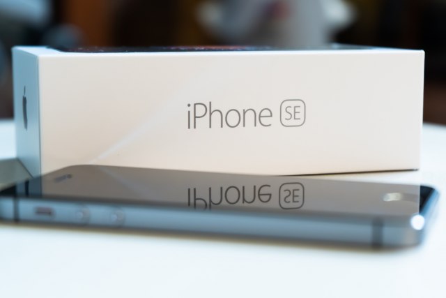 iPhone SE 4 добива поголем екран
