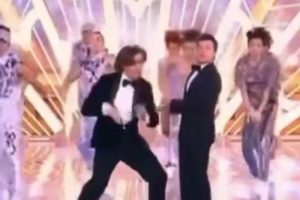 (Видео) Зеленски танцува пред пријателите на Путин, украинскиот претседател ги забавувал за Нова година