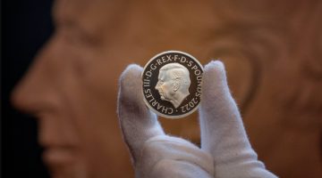 Кралската ковачница го претстави портретот на кралот Чарлс Трети што ќе се најде на британските монети