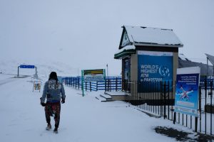 Највисокиот банкомат во светот се наоѓа на граничниот премин помеѓу Пакистан и Кина
