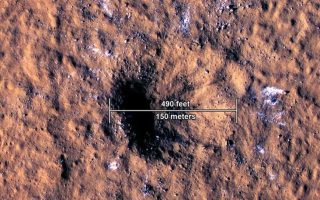 Удар на голем метеорит расфрлал парчиња мраз близу Марс, откриваат од НАСА