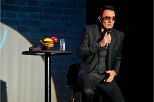 Хит комедијата „Ѓурологија“ на босанскиот актер Бранко Ѓуриќ пред скопската публика