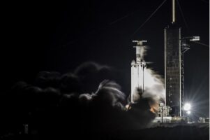 ВИДЕО: Ракетата Falcon Heavy повторно лансирана по три години, извршена е тајната мисија на американската војска